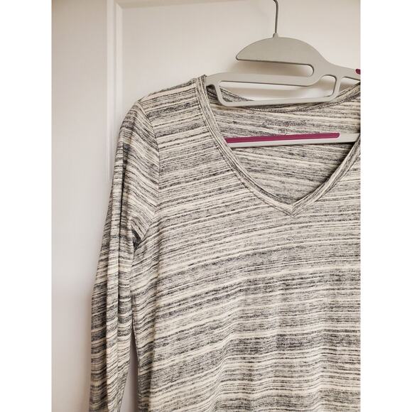 Women's Eddie Bauer Gray Stripe V-Neck Long Sleeve Cotton Tee | Size Medium - Picture 4 of 8
